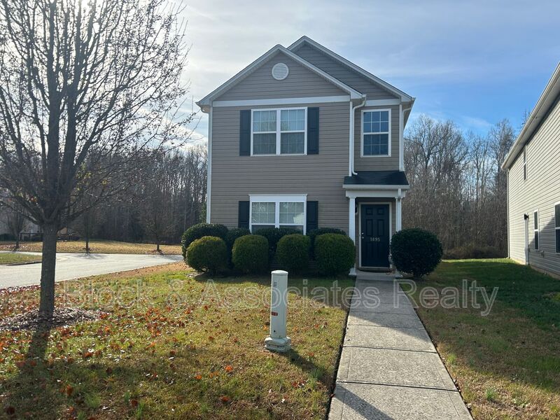 Winston-Salem House: 1895 Park Meadow Circle