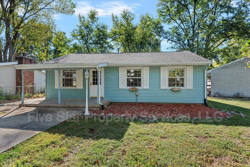 Rochester House: 400 Lexington Dr