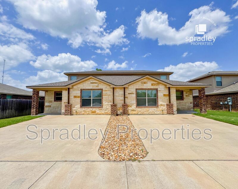 Belton Townhome: 652 Laila Ln