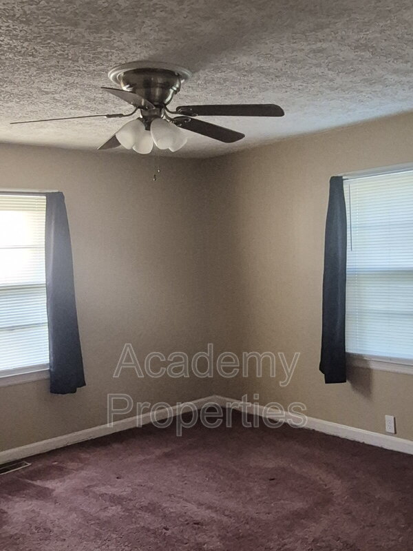 Stockbridge House: 4041 Hwy 155