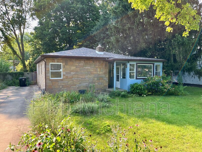 South Bend House: 54305 Terrace Lane