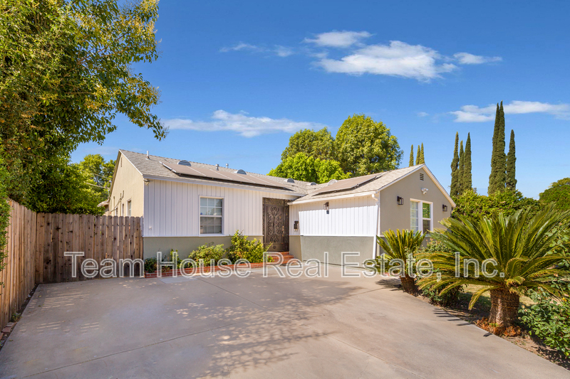 Reseda House: 19422 Welby Way