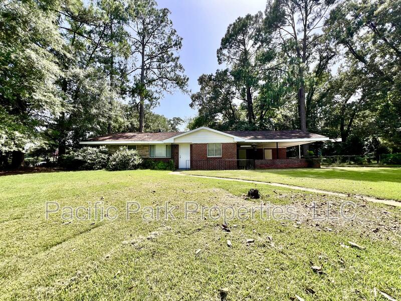 Montgomery House: 3312 Little John Drive