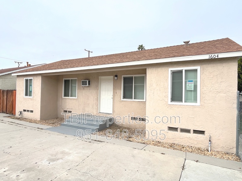 San Bernardino House: 1604 N H St