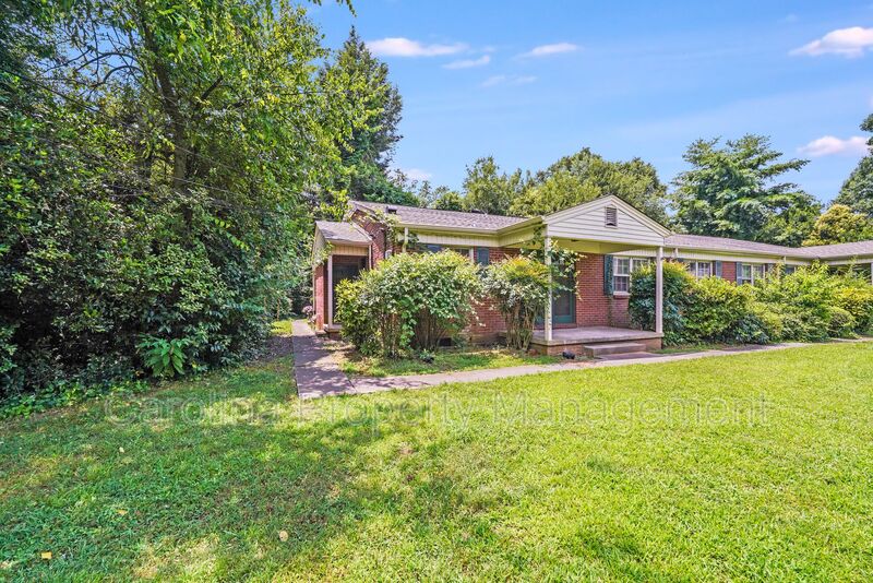 Gastonia House: 405-B W. Harvie Ave.