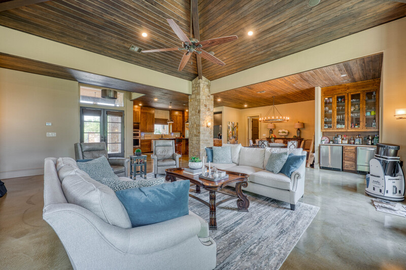 Horseshoe Bay House: 130 Christine Circle