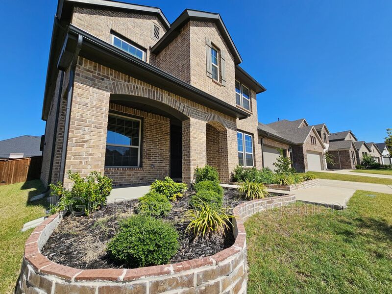 Forney House: 1740 Jamestown Dr
