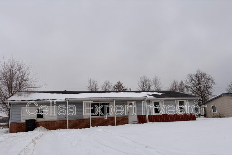 Fort Wayne House: 6832 Autumn View Drive