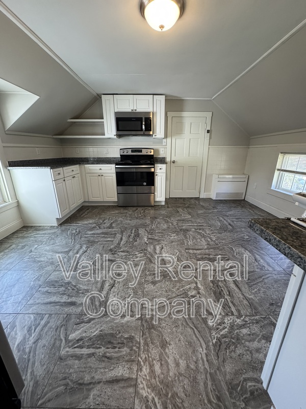 Hadley Condo: 39 Middle Street - 2