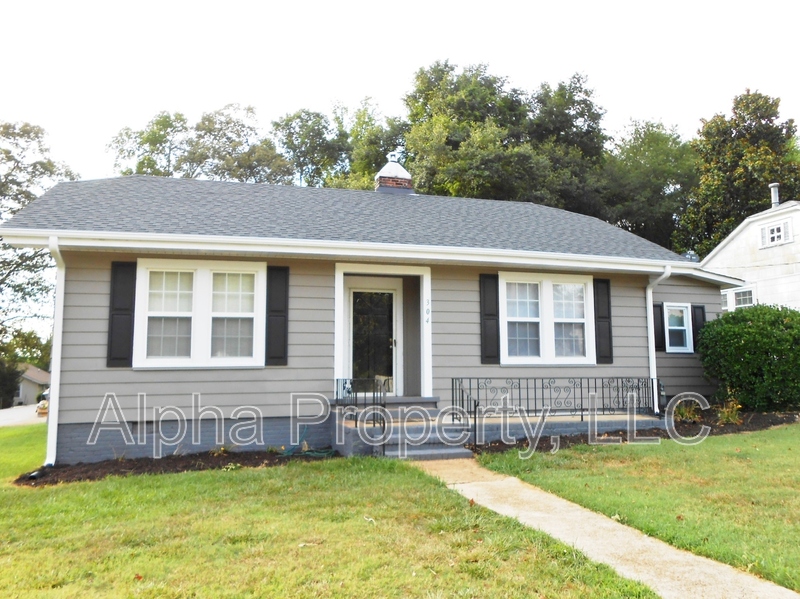 Greenville House: 304 Donnybrook Ave