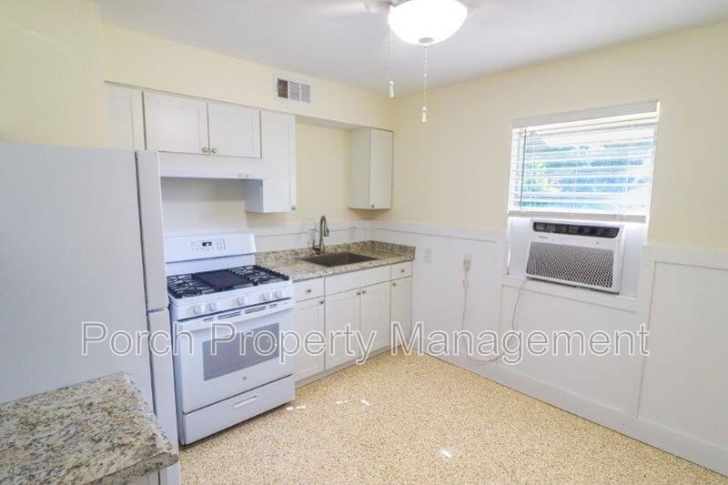 Pensacola Condo: 157 E Strong St