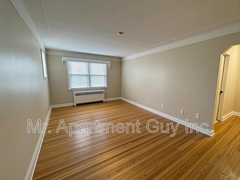 Hamilton Condo: 16 Kingsway Drive