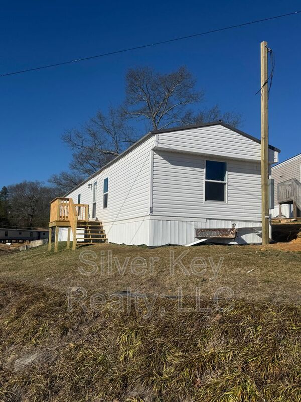 Athens House: 3000 Highway 11 S.