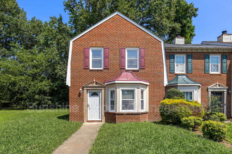 Portsmouth House: 5795 Rivermill Circle