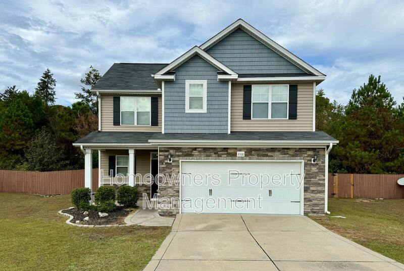 Fayetteville House: 2100 Feathercombe Ct