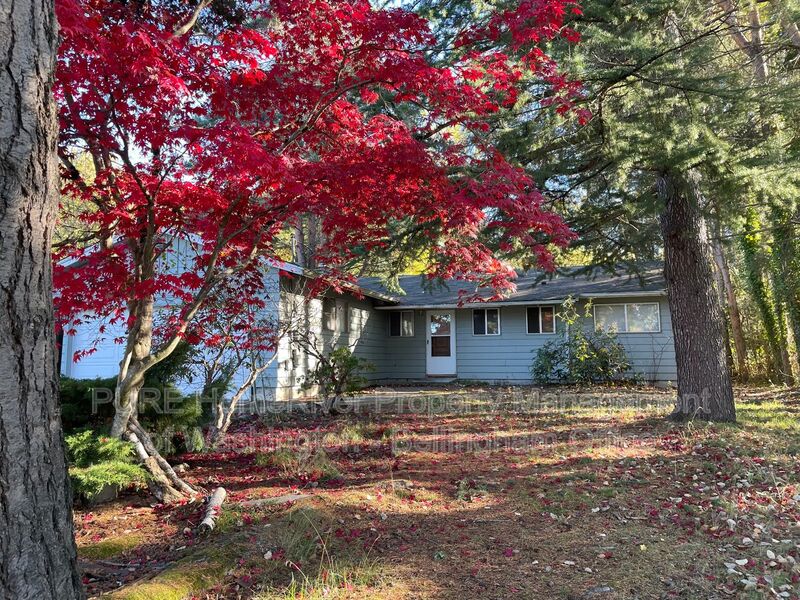 Bellingham House: 2502 E Sunset Drive