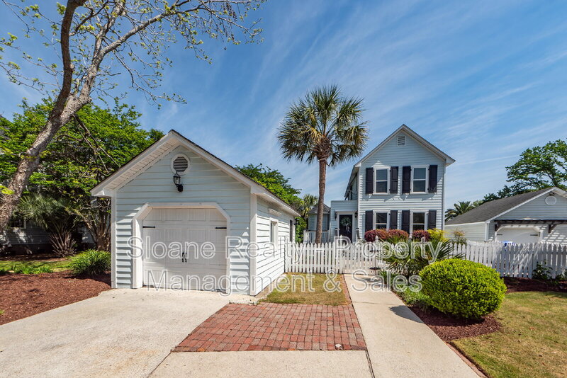 Charleston House: 834 Harbor Place Drive