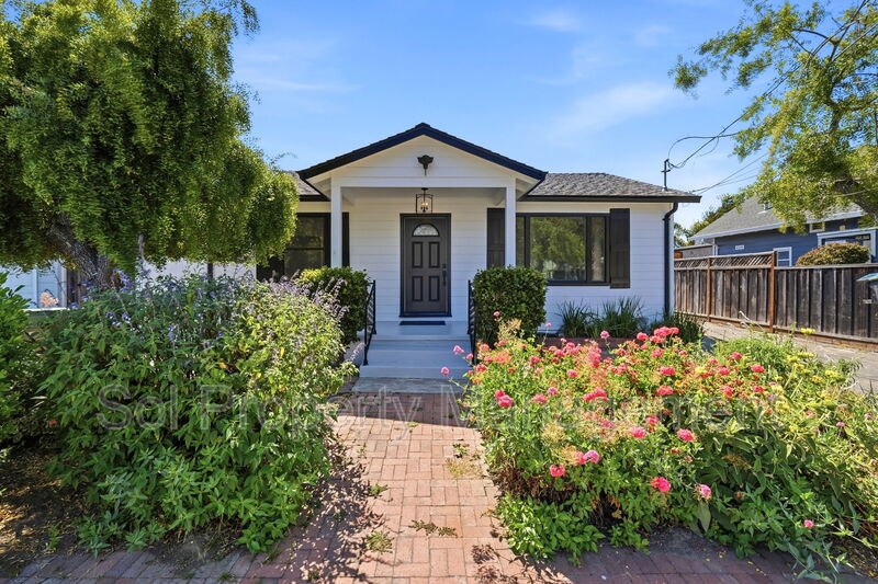 Capitola House: 1863 43rd Avenue