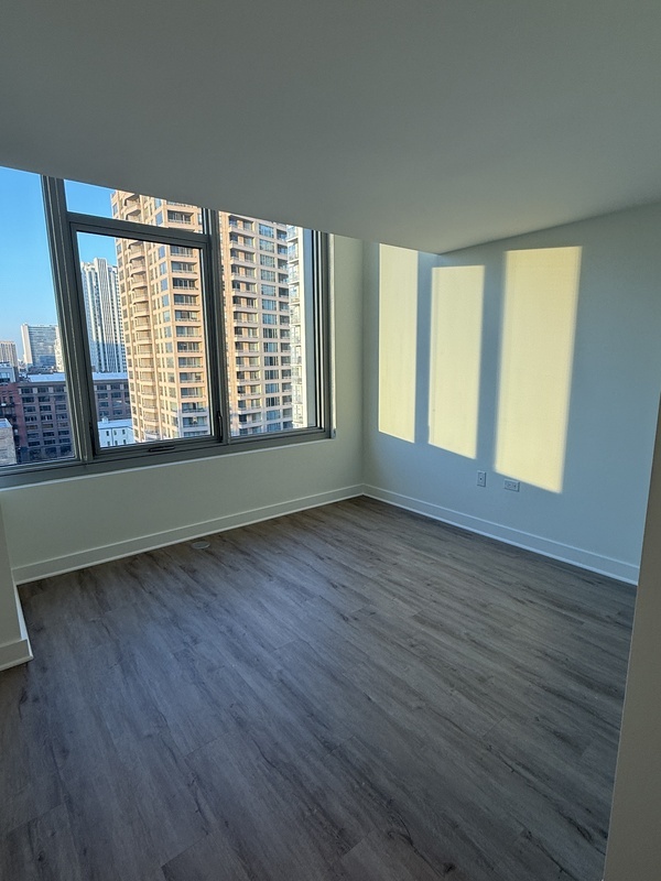 Chicago Condo: 641 W Lake St