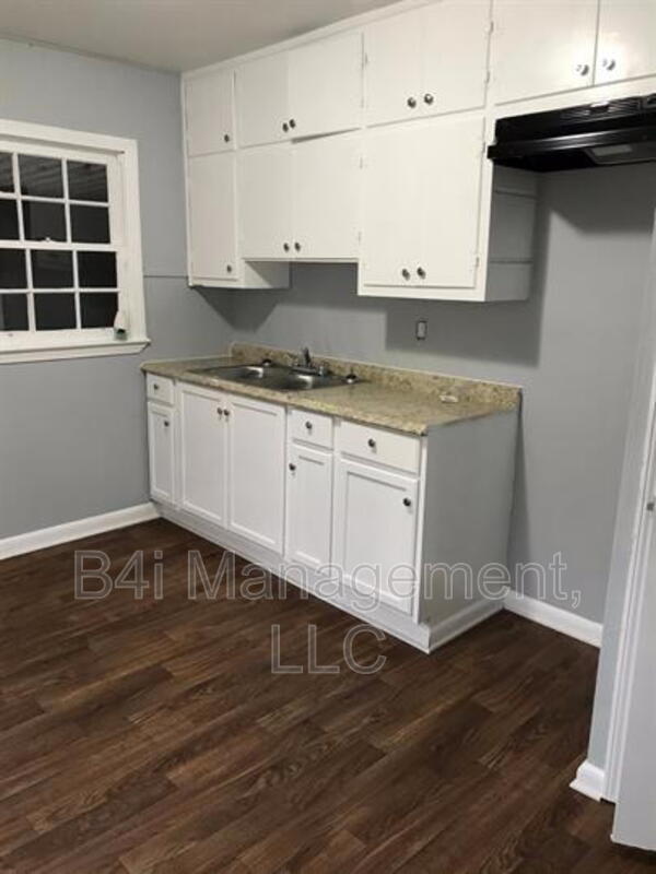 Forest Park House: 4692 Beecher Street