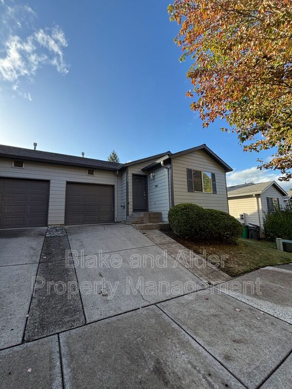 Portland Townhome: 3607 NE 158th Ave