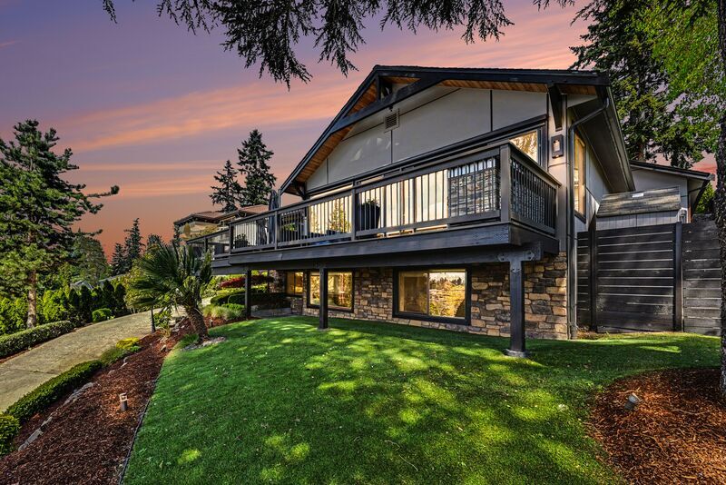 Bellevue House: 9544 Lake Washington Blvd NE