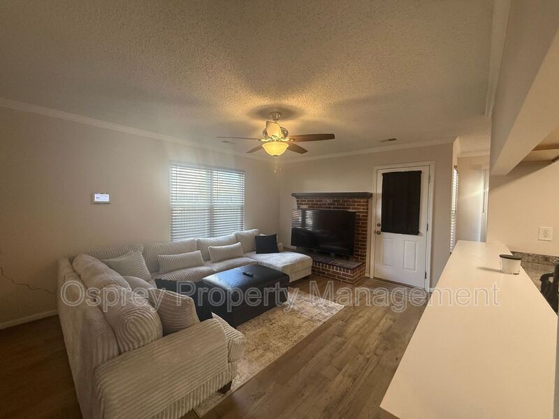 BeautifullyTownhome in Sought-After Indian Lakes * Ask Abut Our Zero Deposit* - Photo 2