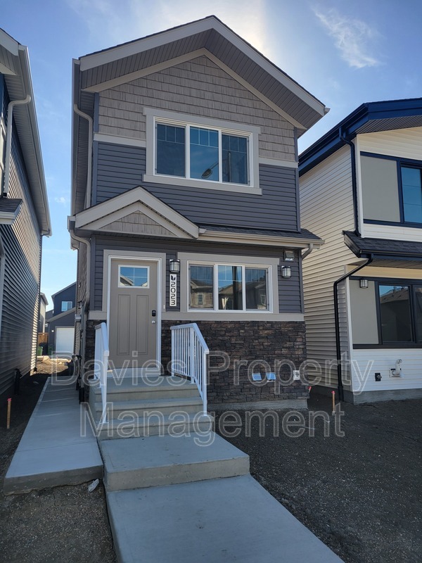 Edmonton House: 2023 210 Street NW