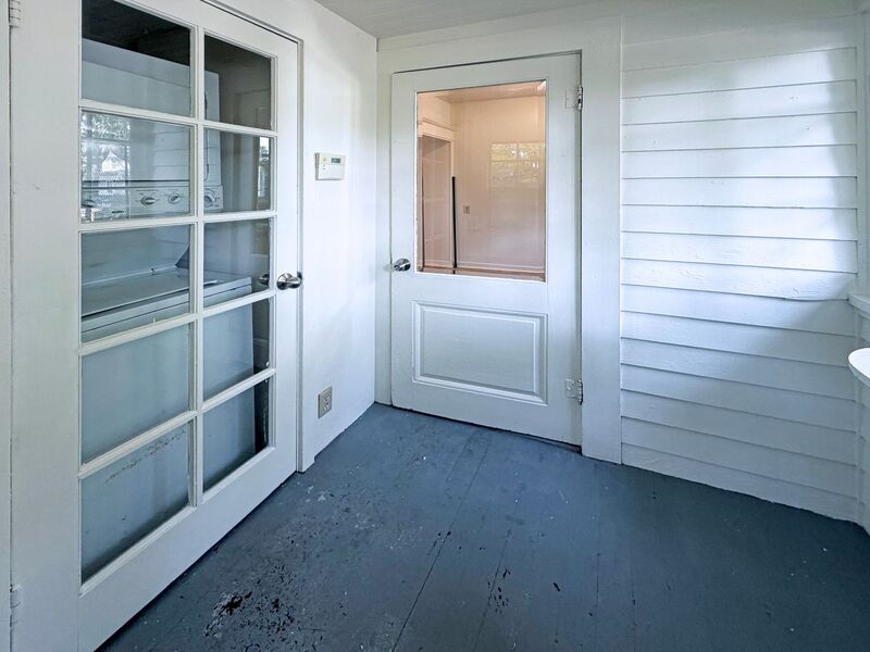 Photo 22 of rental home at 943 Washington Street