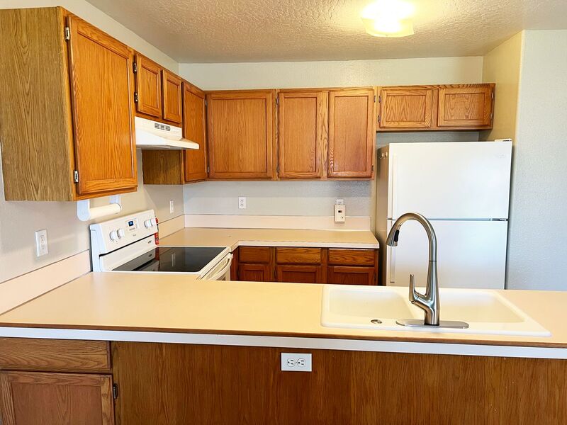 Photo 7 of rental home at 782 North Cloverleaf Loop