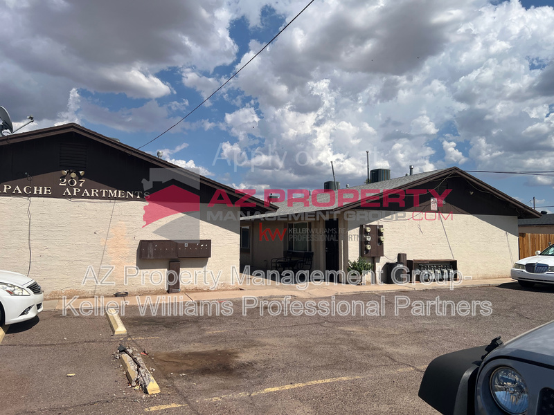 Avondale Condo: 207 S 3rd St