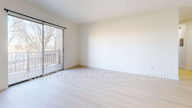 Bismarck House: 215 E Arbor-101C