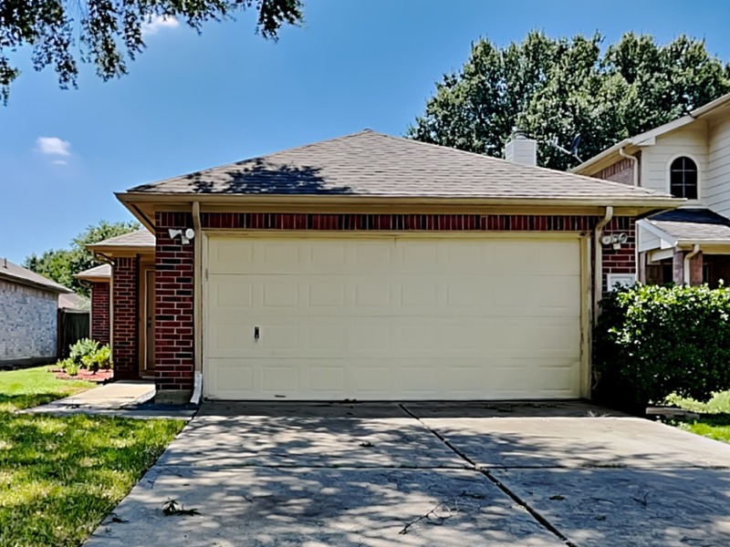 Tomball House: 18109 Eganville Cir