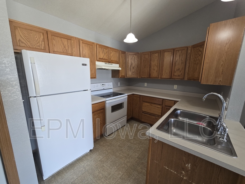 Waterloo House: 611  Johnson Street #11