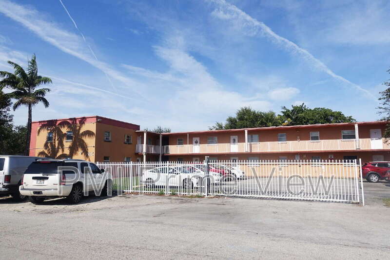 Hialeah Condo: 1245 W 24th St