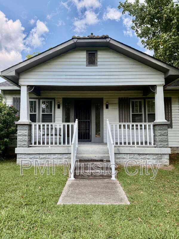 Nashville House: 7114 Old Harding Pike