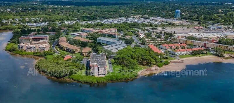 Dunedin Townhome: 2700 Bayshore Blvd