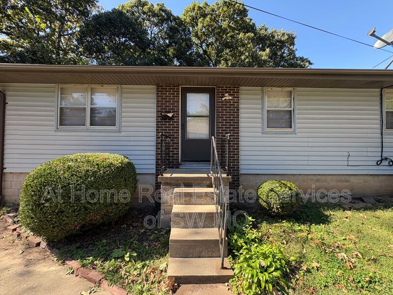 Springfield Condo: 2002-B E Monroe