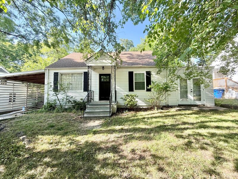 Raleigh House: 242 Pecan Rd