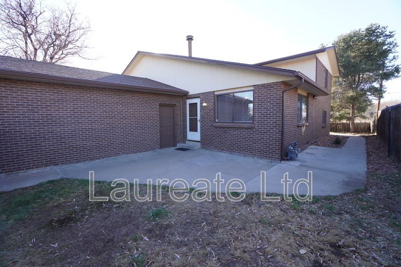 Arvada House: 5859 Newcombe Ct