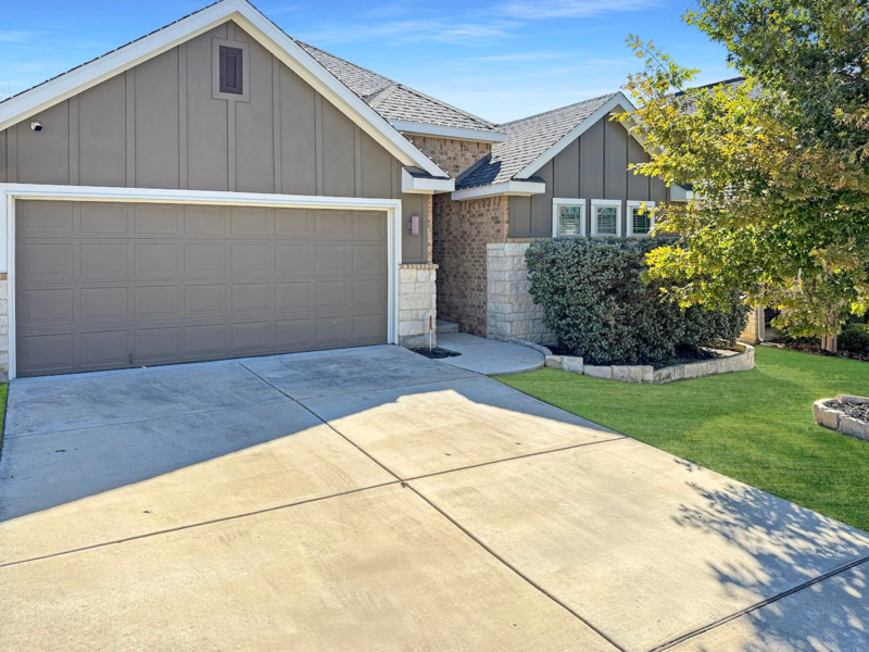 San Antonio House: 13806 Quiet Fox Lane