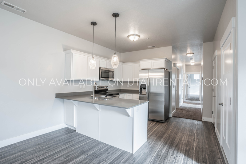 Vineyard Condo: 71 W Silver Springs Dr