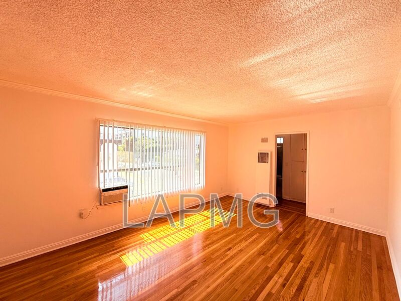 Los Angeles House: 956 Wilcox Avenue