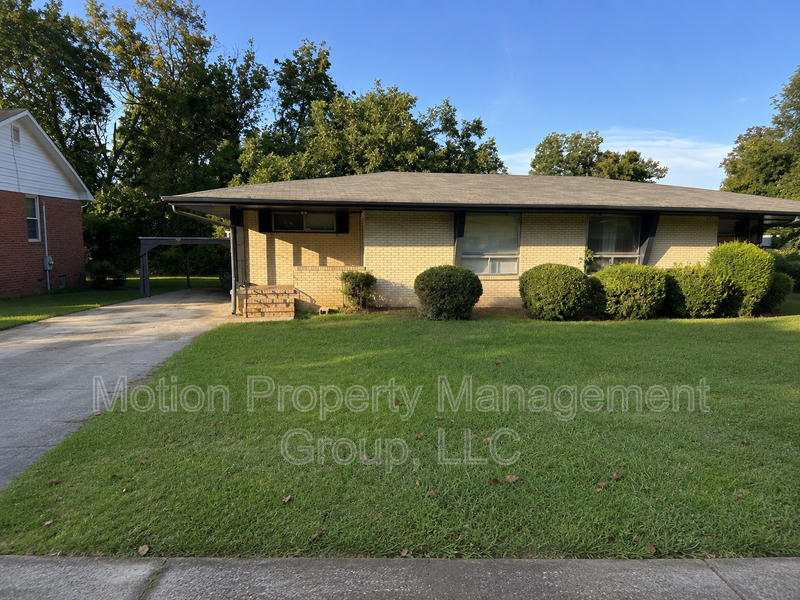 Chattanooga House: 3343 Gleason Dr