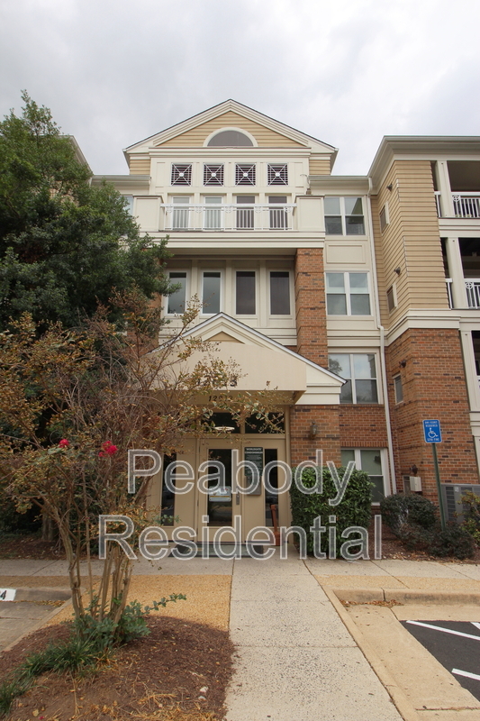 Herndon Condo: 12913 Alton Square