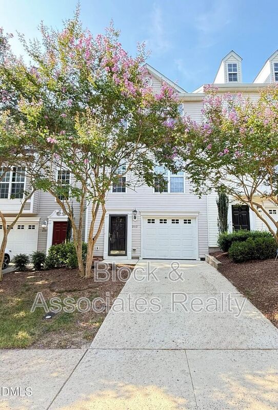 Raleigh House: 3113 Settle In Ln