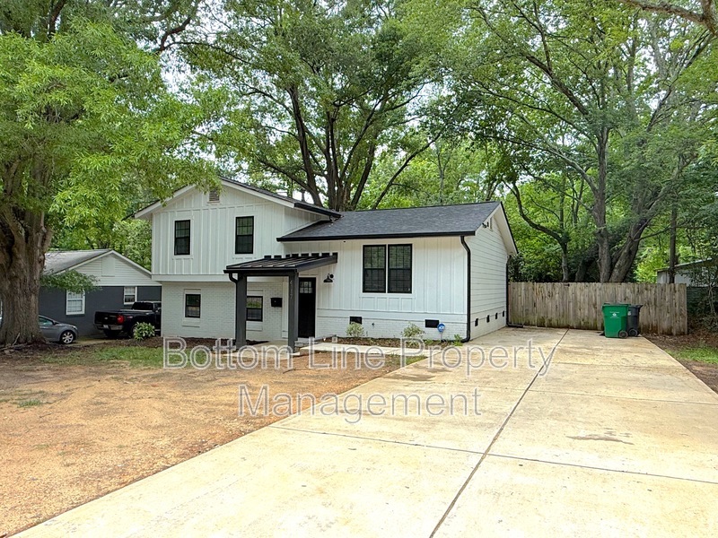 Charlotte House: 4117 Oak Forest Dr
