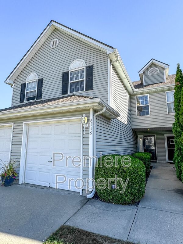 Kansas City Townhome: 8119 N Elmwood Ave