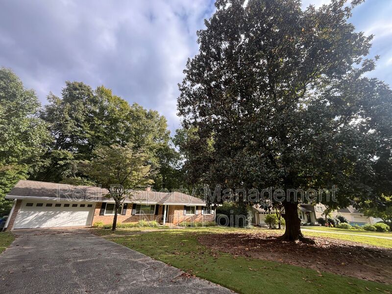 Atlanta House: 2301 Echo Hills Cir NE