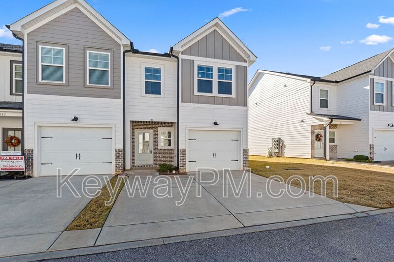Evans Townhome: 331 Sumac Trail